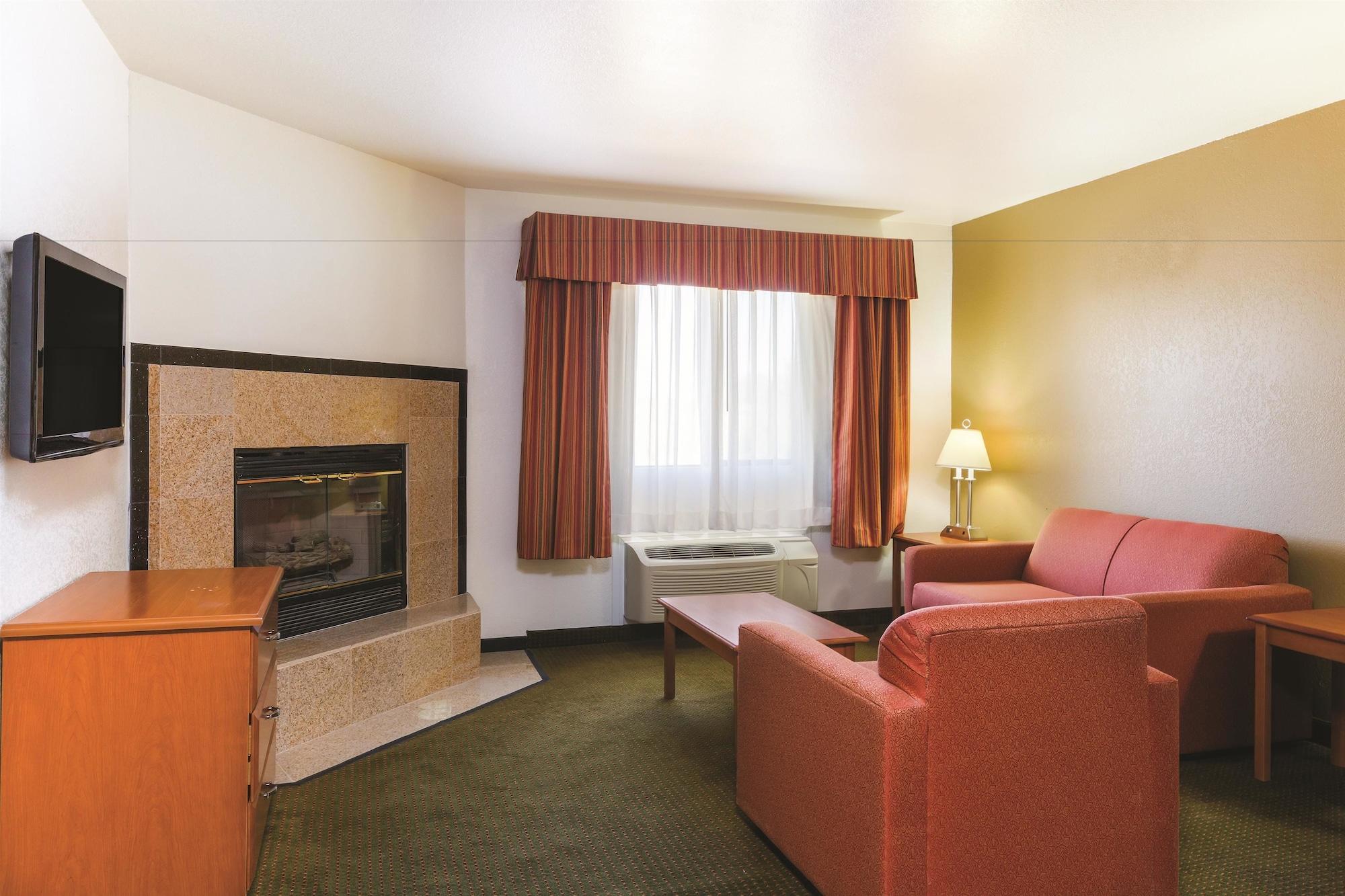 Baymont By Wyndham Tehachapi Hotel Екстериор снимка