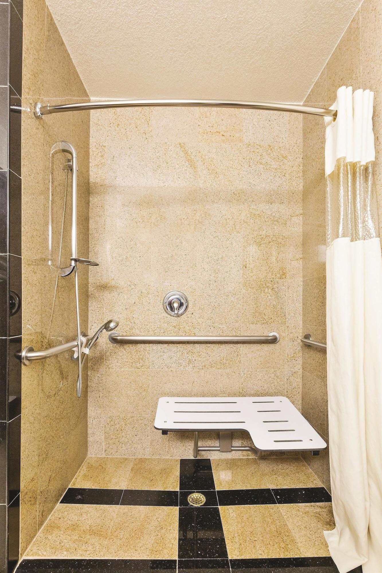 Baymont By Wyndham Tehachapi Hotel Екстериор снимка