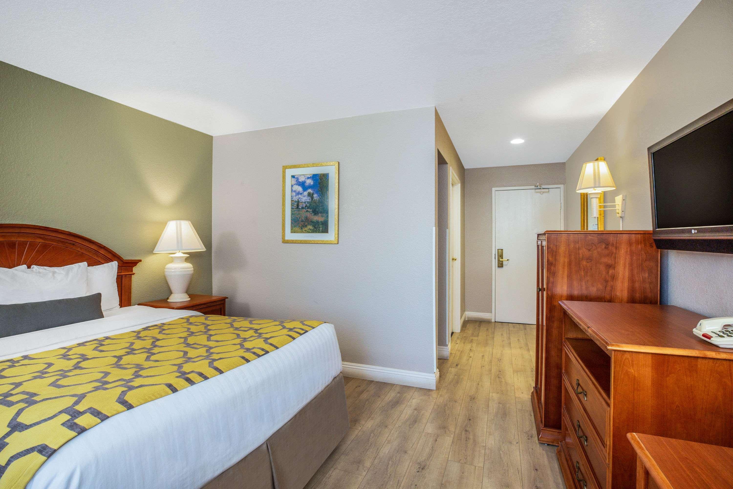 Baymont By Wyndham Tehachapi Hotel Екстериор снимка