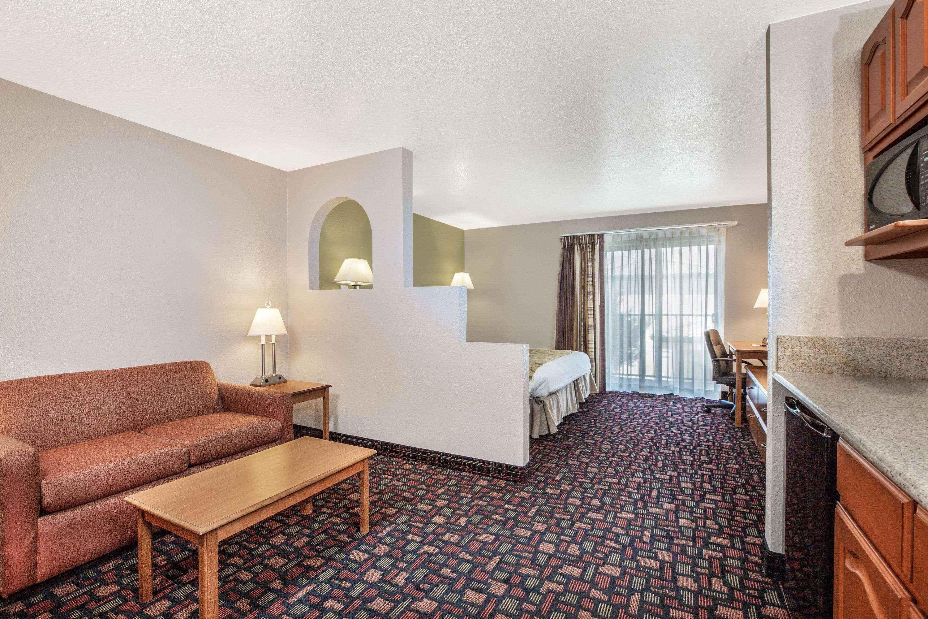 Baymont By Wyndham Tehachapi Hotel Екстериор снимка