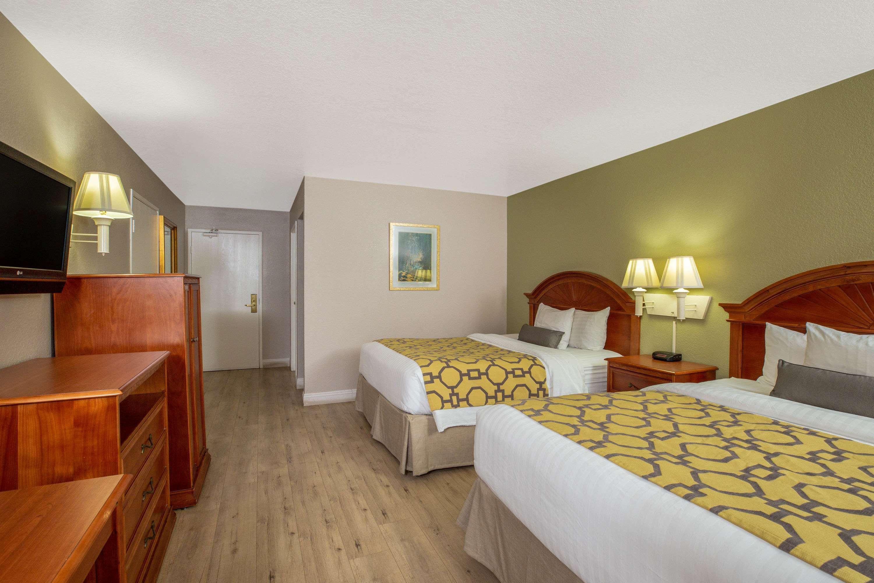 Baymont By Wyndham Tehachapi Hotel Екстериор снимка