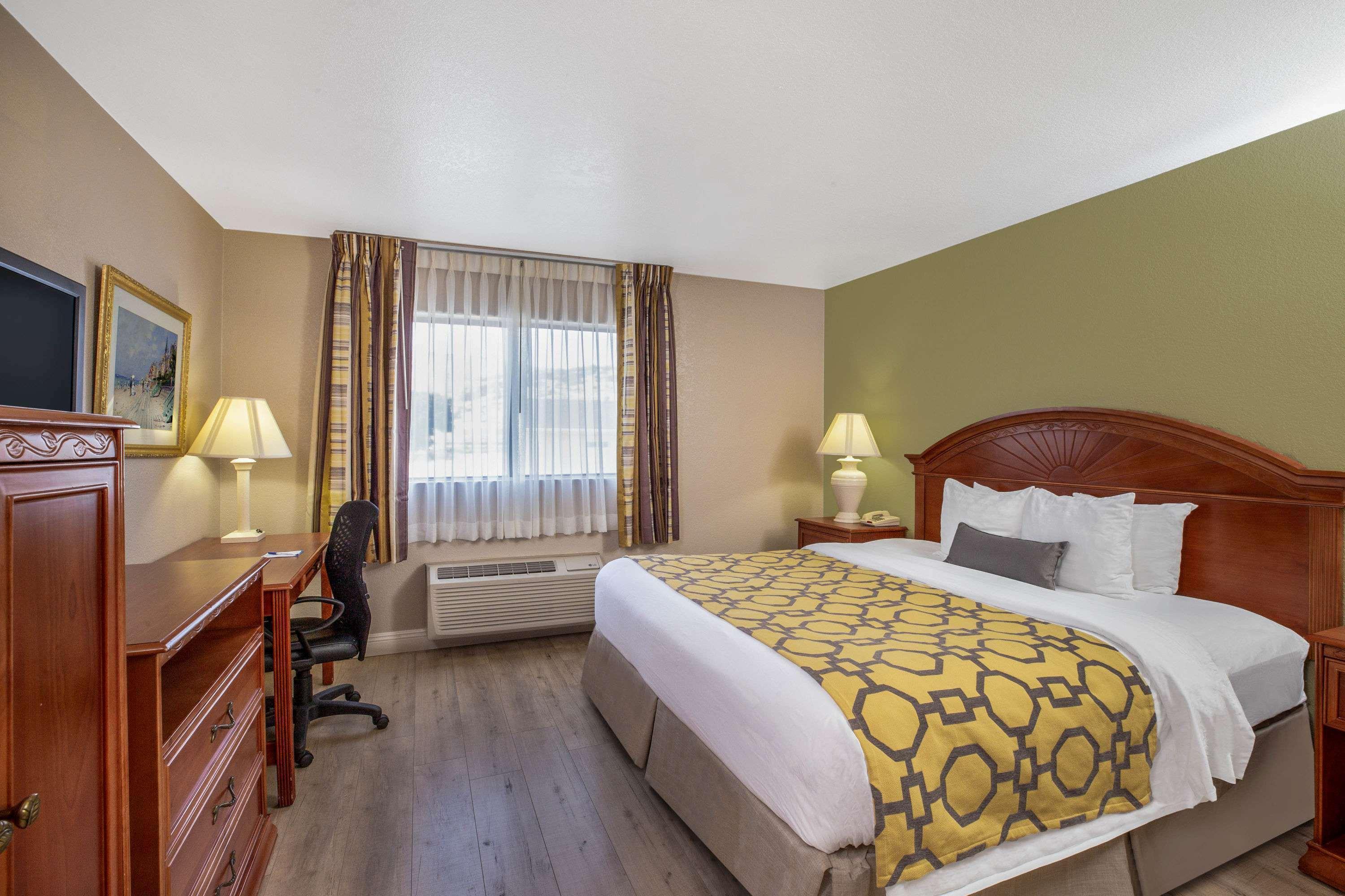 Baymont By Wyndham Tehachapi Hotel Екстериор снимка
