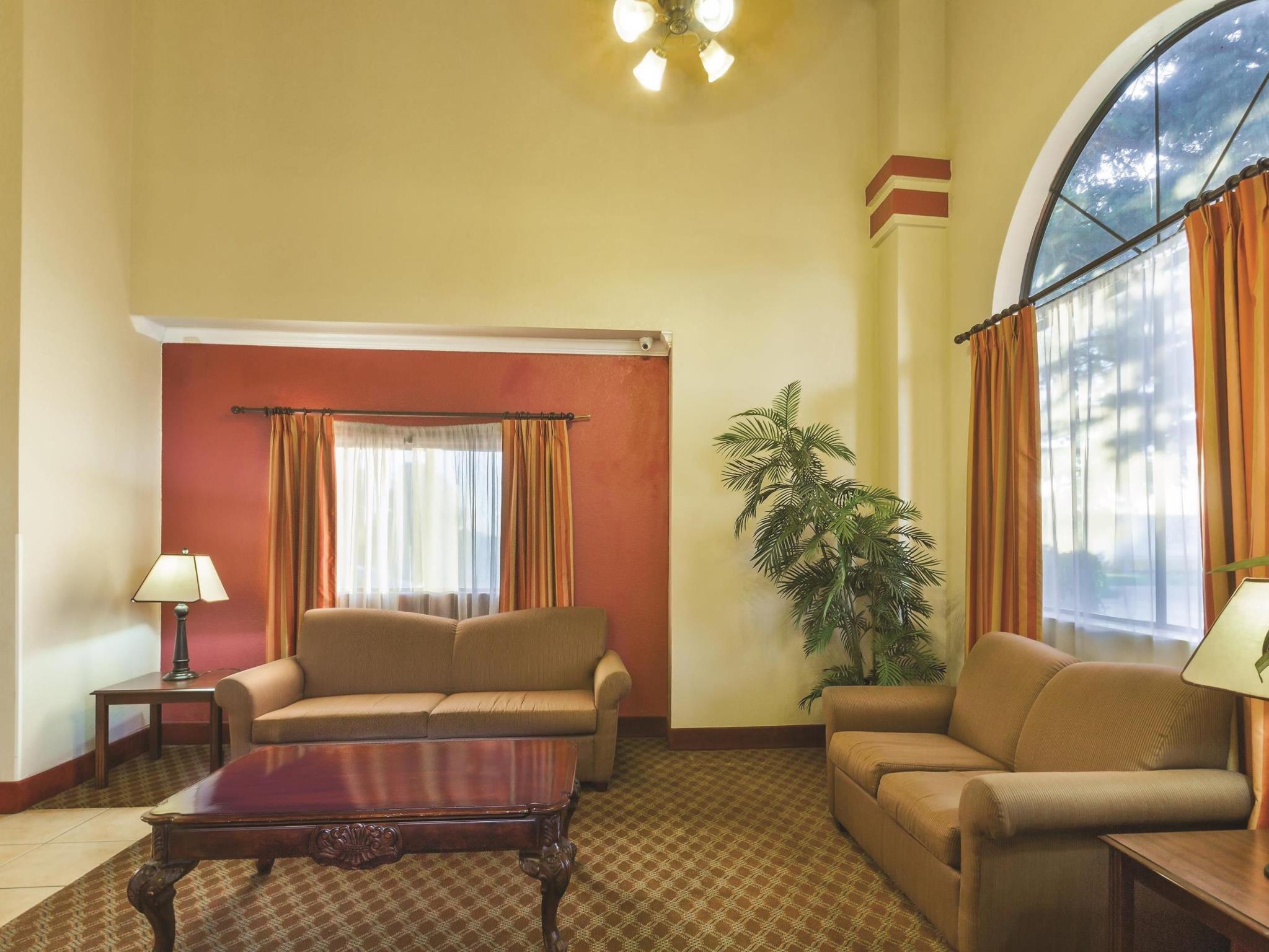 Baymont By Wyndham Tehachapi Hotel Екстериор снимка