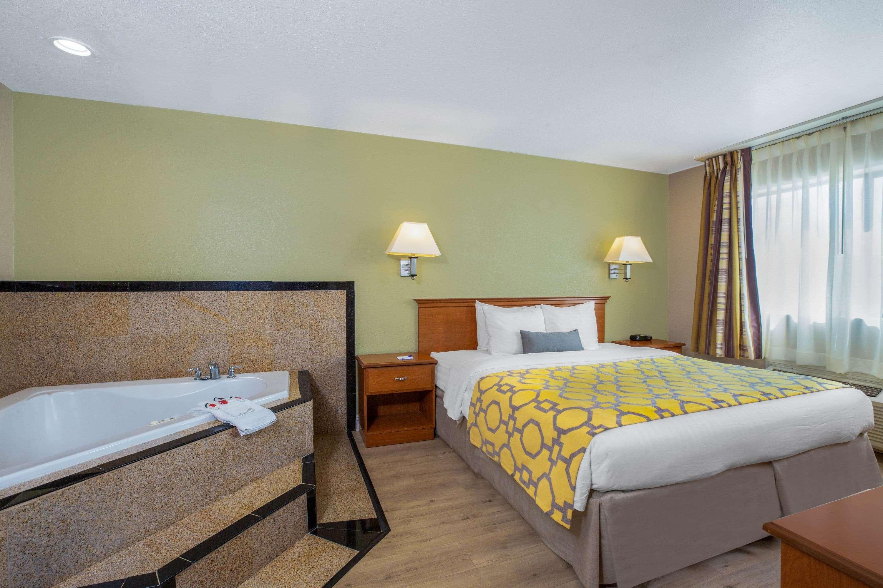 Baymont By Wyndham Tehachapi Hotel Екстериор снимка