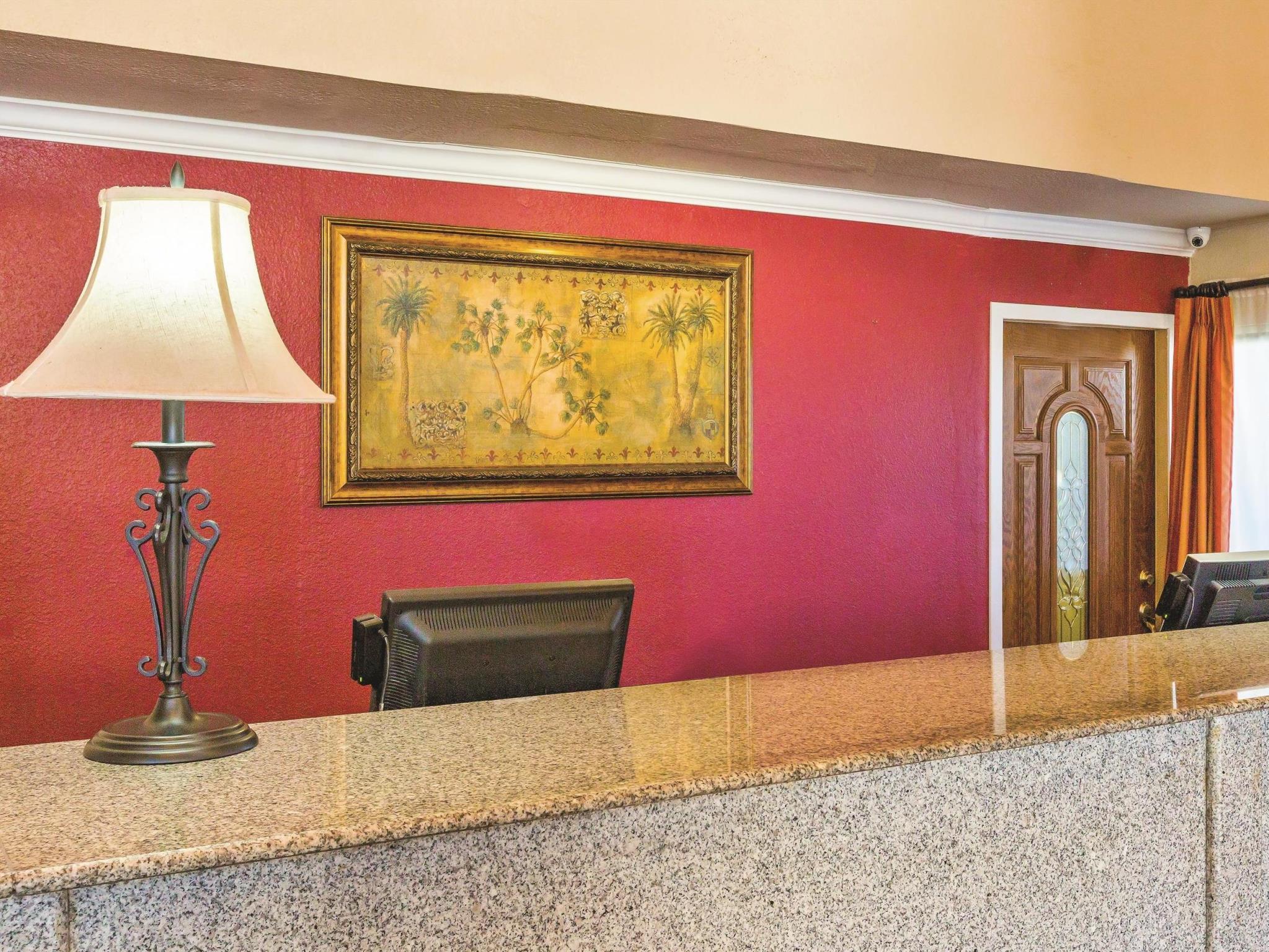 Baymont By Wyndham Tehachapi Hotel Екстериор снимка