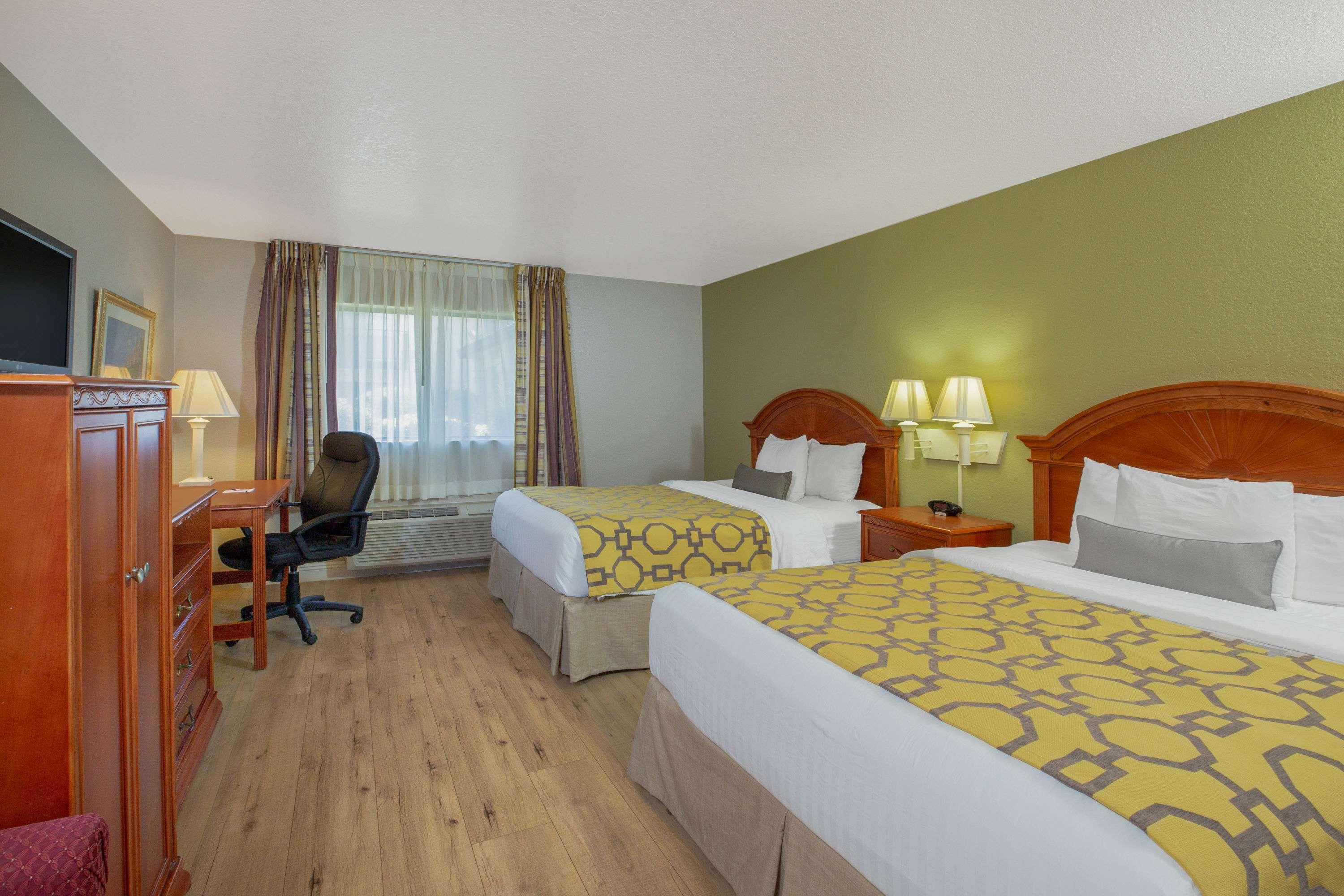 Baymont By Wyndham Tehachapi Hotel Екстериор снимка