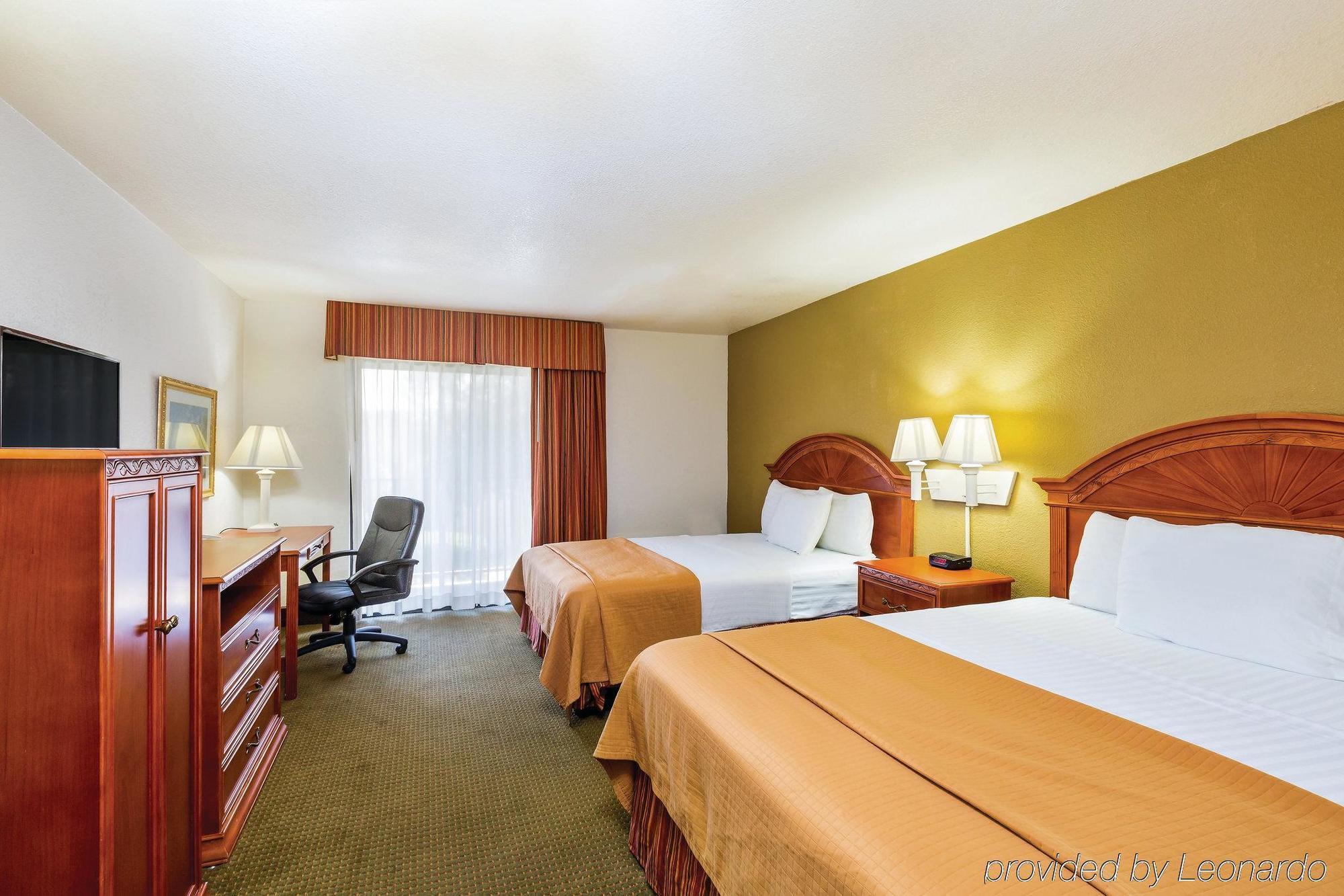 Baymont By Wyndham Tehachapi Hotel Екстериор снимка