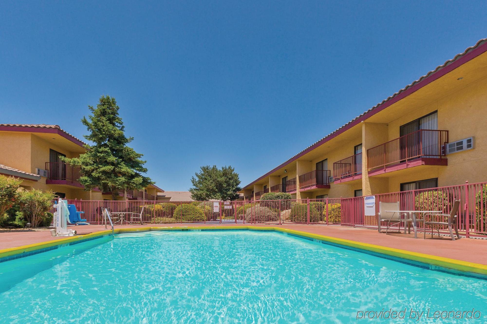 Baymont By Wyndham Tehachapi Hotel Екстериор снимка
