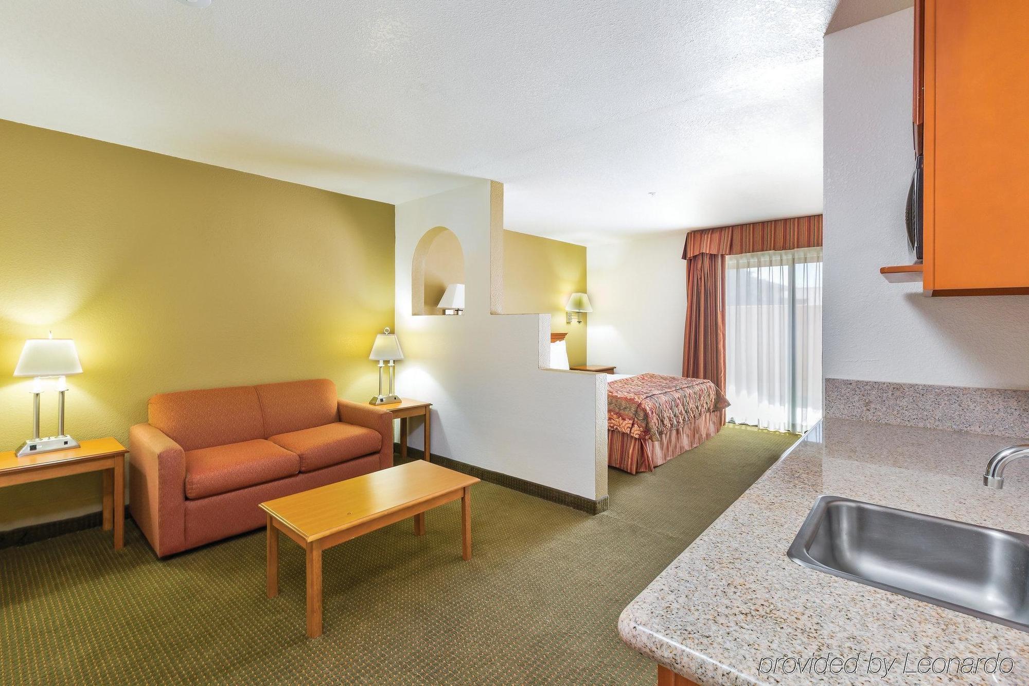 Baymont By Wyndham Tehachapi Hotel Екстериор снимка
