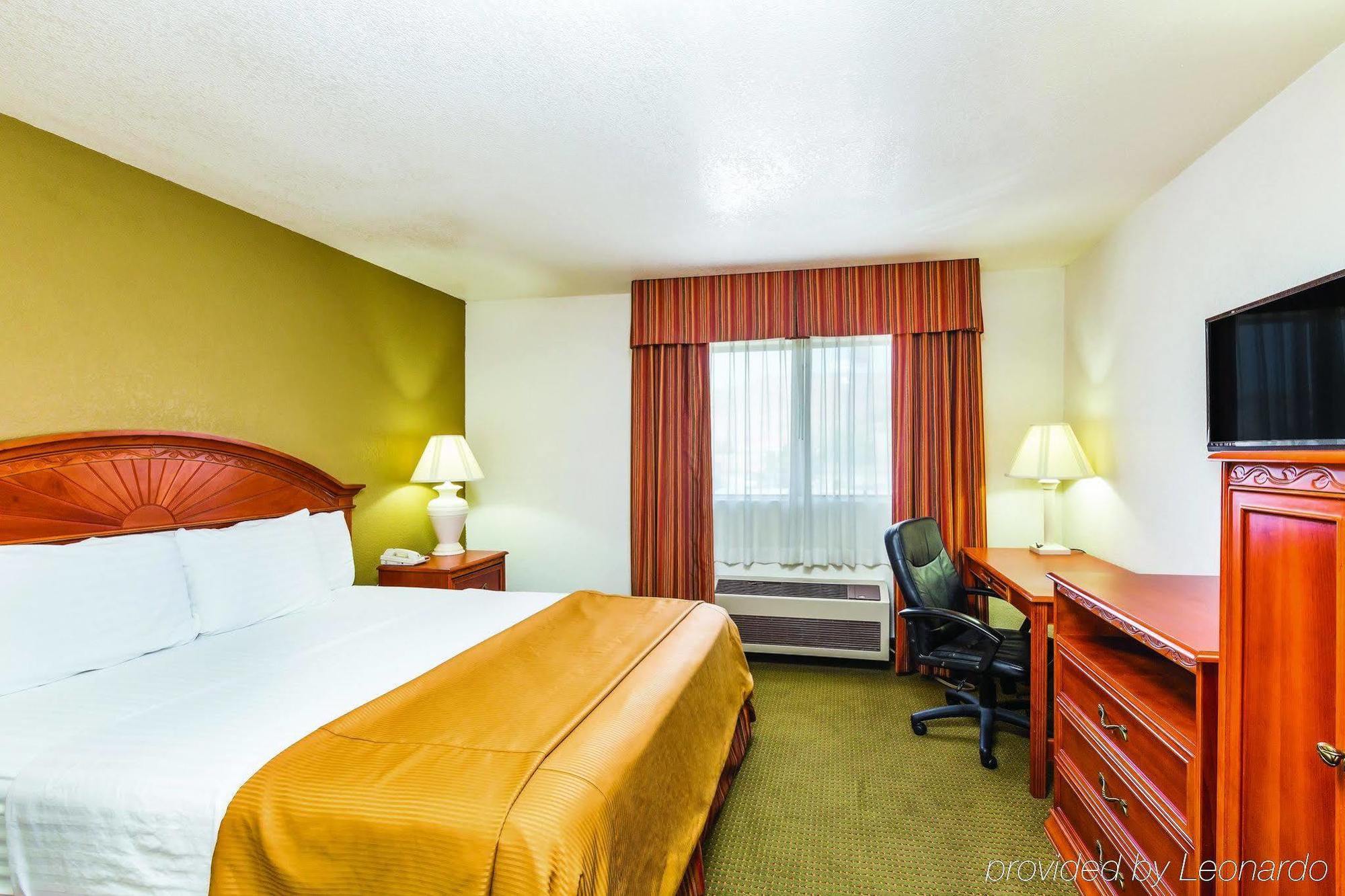 Baymont By Wyndham Tehachapi Hotel Екстериор снимка